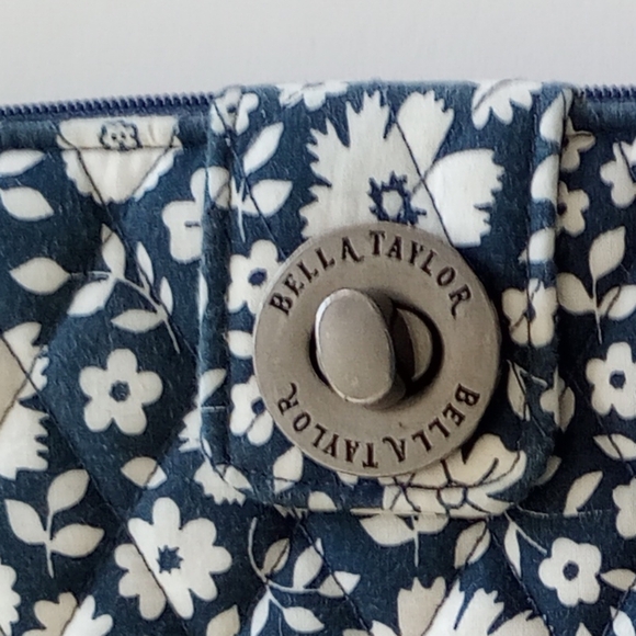 Bella Taylor Floral Navy and White Wristlet - Picture 2 of 6